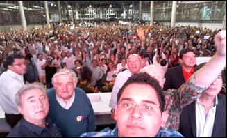 Selfie con “Pepe” Mujica en Plaza Mayor.