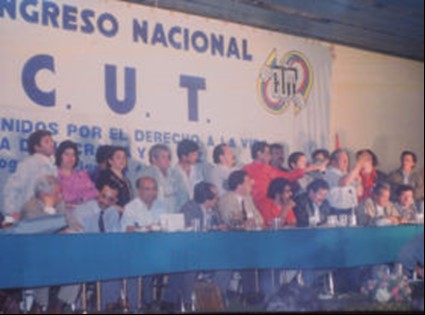 Aspecto de la mesa directiva del Congreso Fundacional de la CUT, noviembre de 1986.