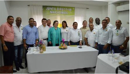 La Ministra Clara López con la dirigencia de Sintrainagro.