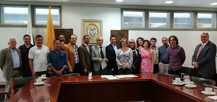 300 profesores de cátedra logran acuerdo laboral con la Universidad de Antioquia